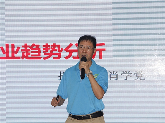信阳市灵石科技有限公司董事长肖学党。