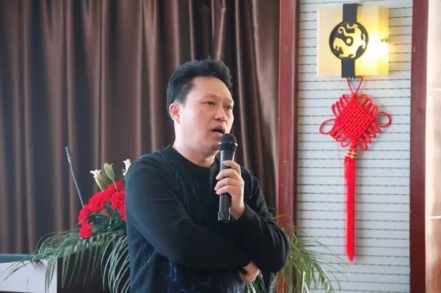 信阳灵石党支部书记、副总经理陈安平对助磨剂事业部2016年工作进行总结并对2017年工作进行规划。