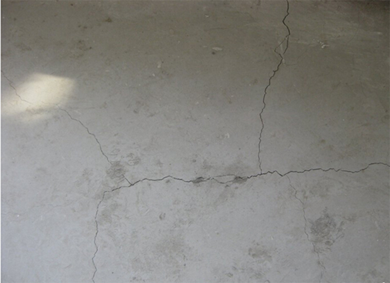 信阳灵石告诉您预防混凝土地面出现各类裂缝的措施都有这些。